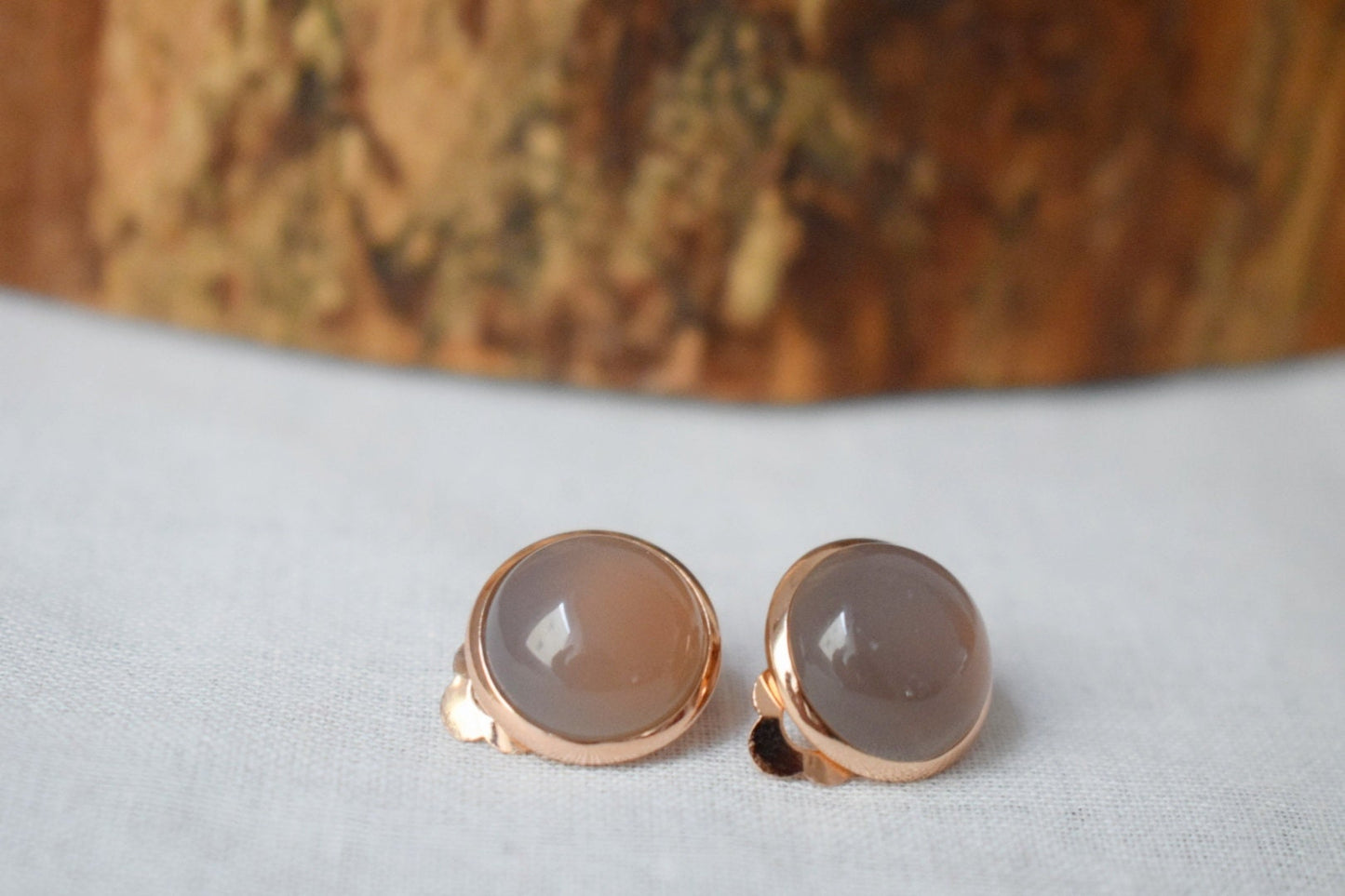 Ohrclips aus Roségold, Ohrringe aus grauem Achat, Ohrclips aus grauem Edelstein, Ohrringe ohne Ohrloch, grauer Stein, Edelstahl, Achatschmuck