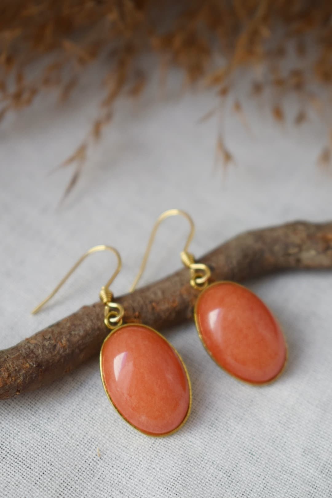 Orange Jade Ohrringe Gold, Ovale Edelstein Hängeohrringe, Orange Anhänger, Baumelnde Tropfen Stein Ohrringe für Frauen, Jade Schmuck, Geschenk für Sie