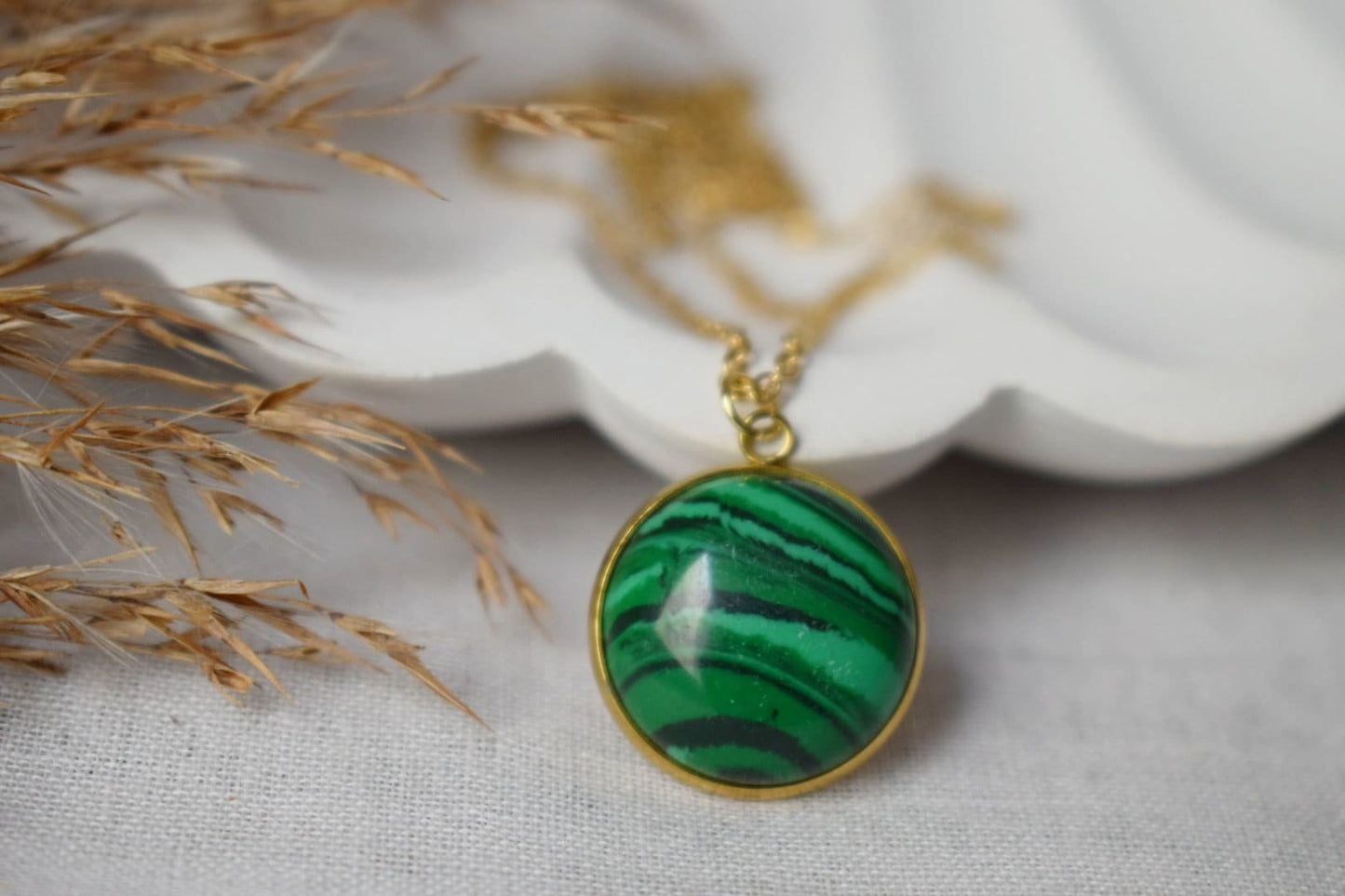 Malachit Halskette Gold, Grüne Edelstein Halskette mit rundem Anhänger für Frauen, Boho Handgemachter Schmuck, Geschenk für Sie