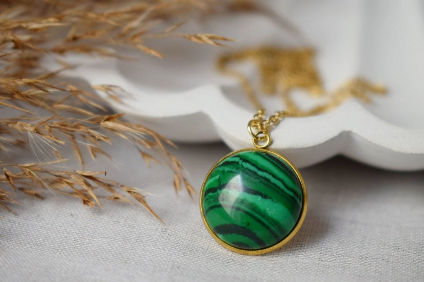 Malachit Halskette Gold, Grüne Edelstein Halskette mit rundem Anhänger für Frauen, Boho Handgemachter Schmuck, Geschenk für Sie