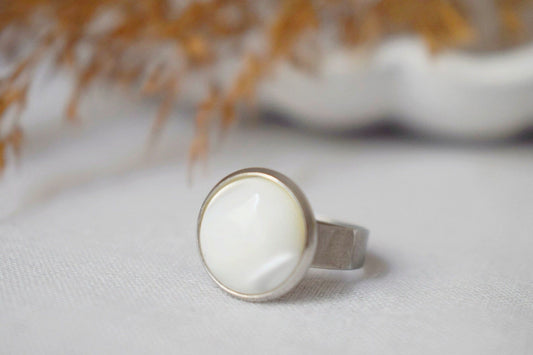 Perlmuttring für Frauen, Perlenring silber, Verstellbarer Ring für jeden Tag, Weißer runder Ring, Perlmuttschmuck, Geburtstagsgeschenk für Sie