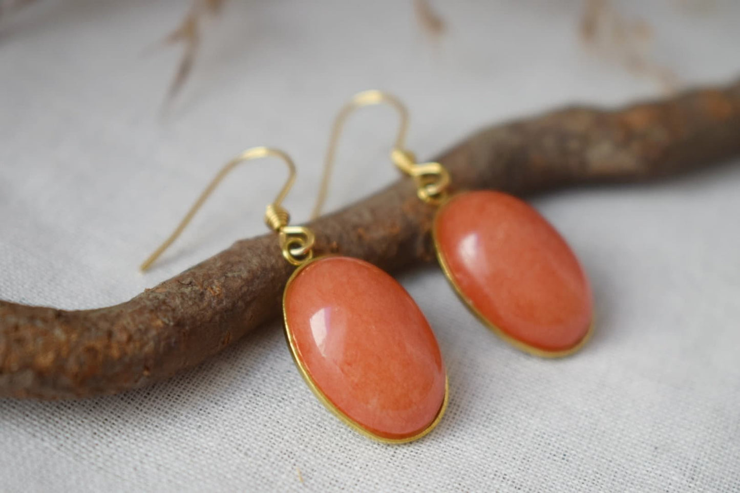 Orange Jade Ohrringe Gold, Ovale Edelstein Hängeohrringe, Orange Anhänger, Baumelnde Tropfen Stein Ohrringe für Frauen, Jade Schmuck, Geschenk für Sie
