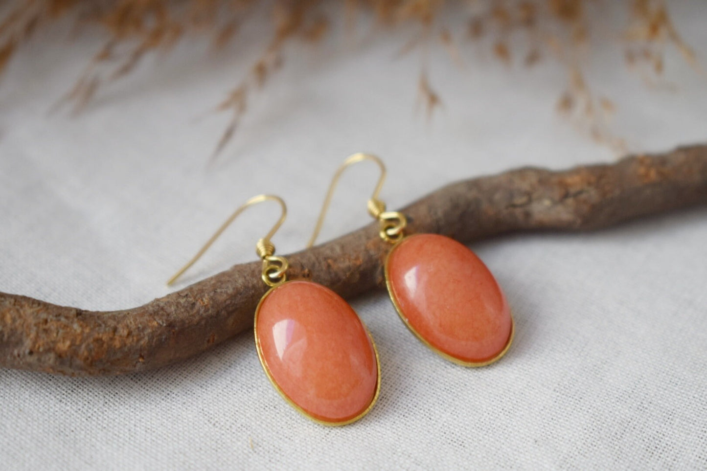 Orange Jade Ohrringe Gold, Ovale Edelstein Hängeohrringe, Orange Anhänger, Baumelnde Tropfen Stein Ohrringe für Frauen, Jade Schmuck, Geschenk für Sie