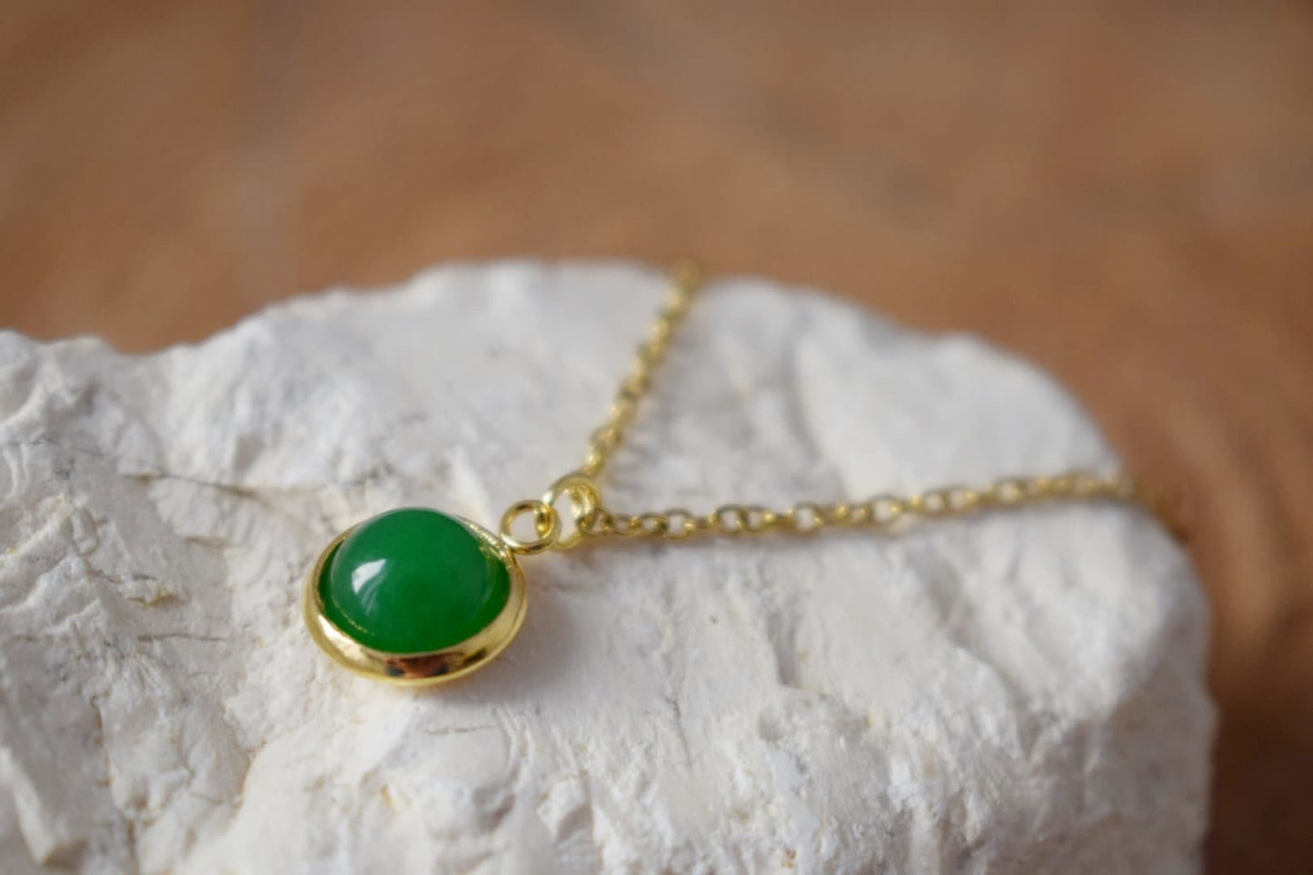 Grüner Jade Anhänger minimalistische Halskette Gold für Frauen, grüne Halskette, 10mm Anhänger Halskette, grüner Edelstein Halskette Anhänger, Geschenk für Sie