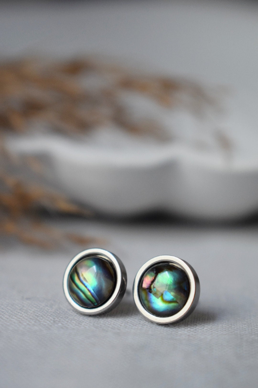 Ohrstecker aus Abalone-Muschel, Bunte Ohrstecker aus Perlmutt, 8 mm, rund, minimalistischer Perlenschmuck, Geschenk für Frauen