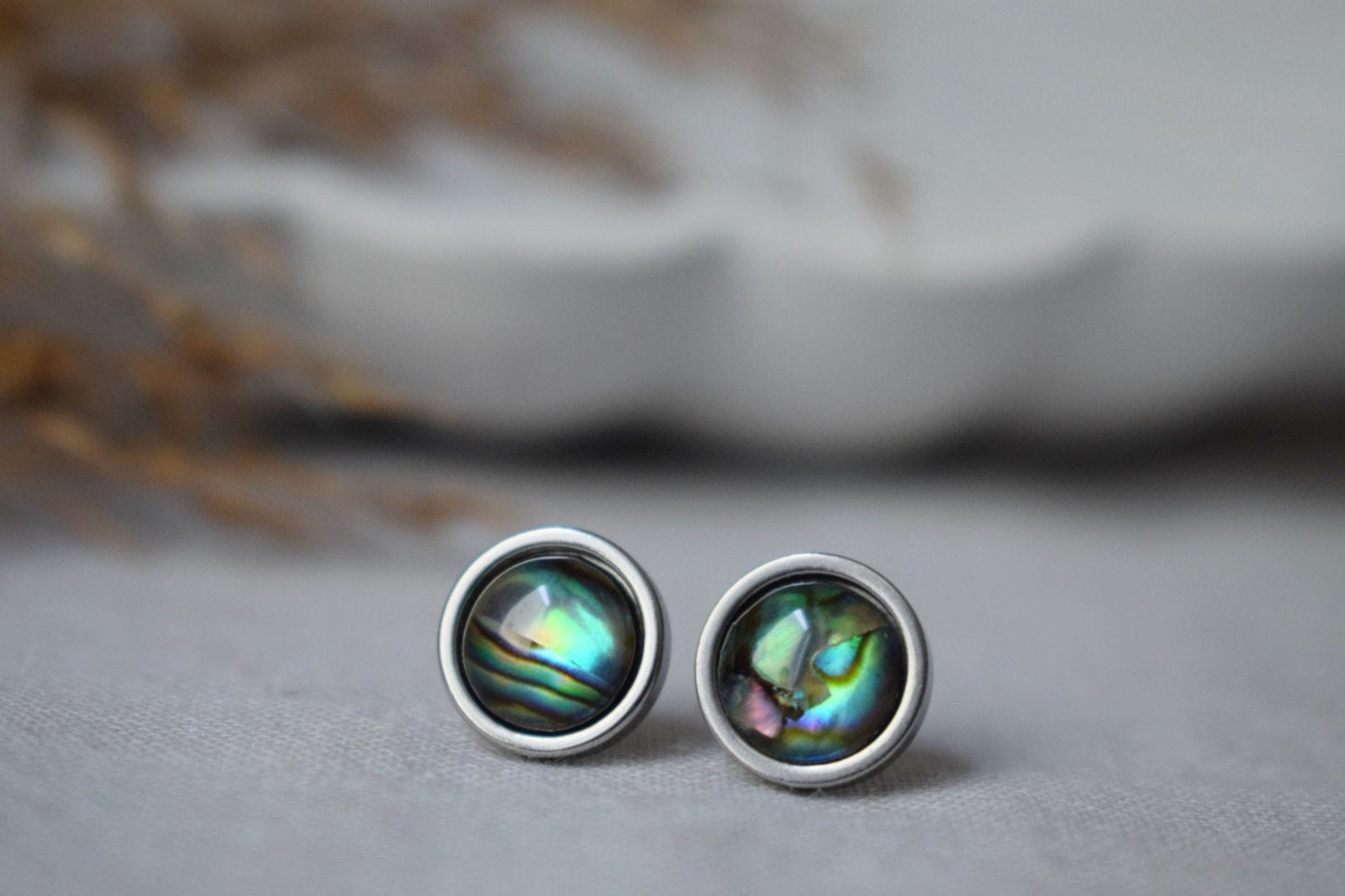 Ohrstecker aus Abalone-Muschel, Bunte Ohrstecker aus Perlmutt, 8 mm, rund, minimalistischer Perlenschmuck, Geschenk für Frauen