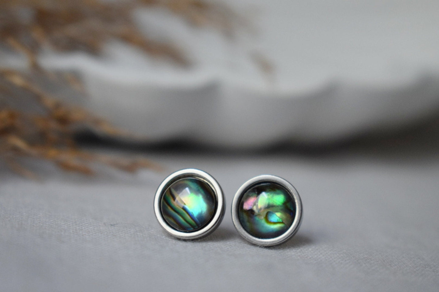 Ohrstecker aus Abalone-Muschel, Bunte Ohrstecker aus Perlmutt, 8 mm, rund, minimalistischer Perlenschmuck, Geschenk für Frauen