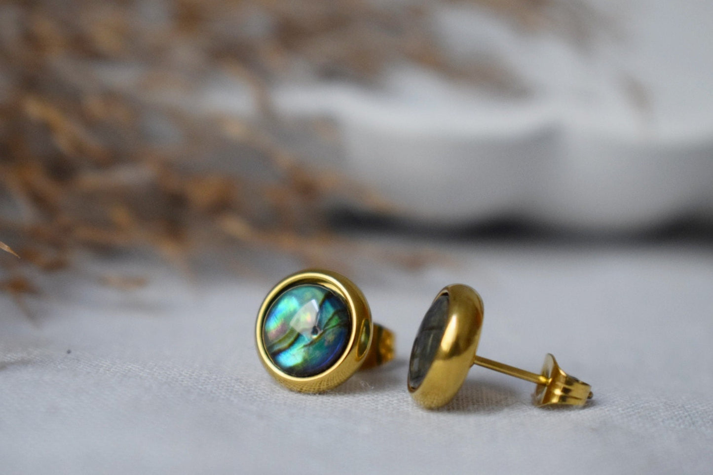 Ohrstecker aus Abalone-Muschel in Gold, Kleine bunte Ohrstecker aus Perlmutt, 8 mm Ohrstecker, rund, Abalone-Perlen-Goldschmuck, Geschenk für Frauen