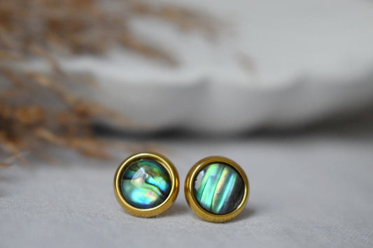 Ohrstecker aus Abalone-Muschel in Gold, Kleine bunte Ohrstecker aus Perlmutt, 8 mm Ohrstecker, rund, Abalone-Perlen-Goldschmuck, Geschenk für Frauen