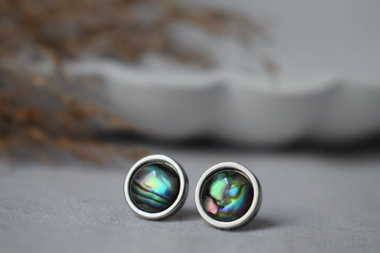 Ohrstecker aus Abalone-Muschel, Bunte Ohrstecker aus Perlmutt, 8 mm, rund, minimalistischer Perlenschmuck, Geschenk für Frauen