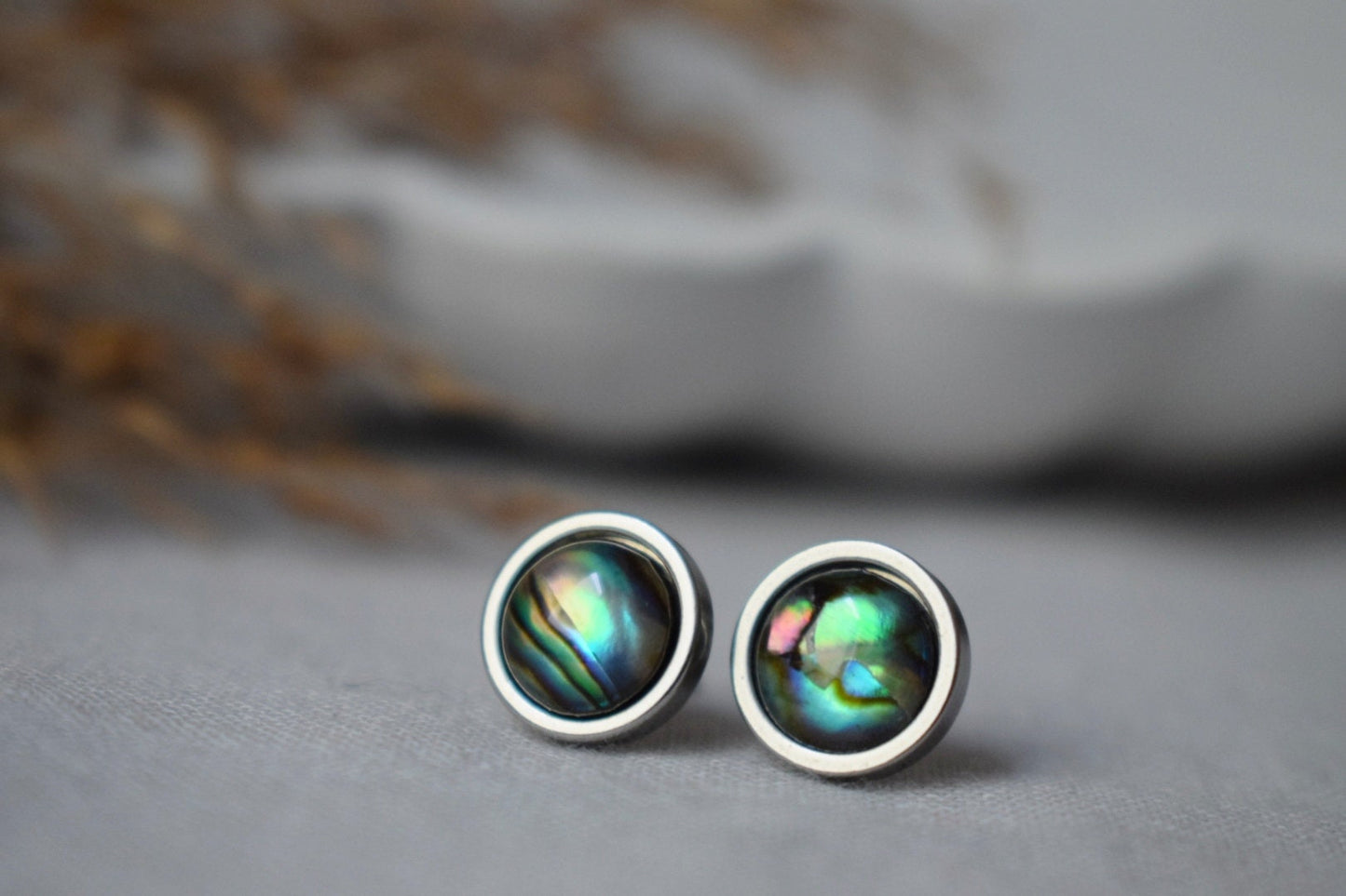 Ohrstecker aus Abalone-Muschel, Bunte Ohrstecker aus Perlmutt, 8 mm, rund, minimalistischer Perlenschmuck, Geschenk für Frauen