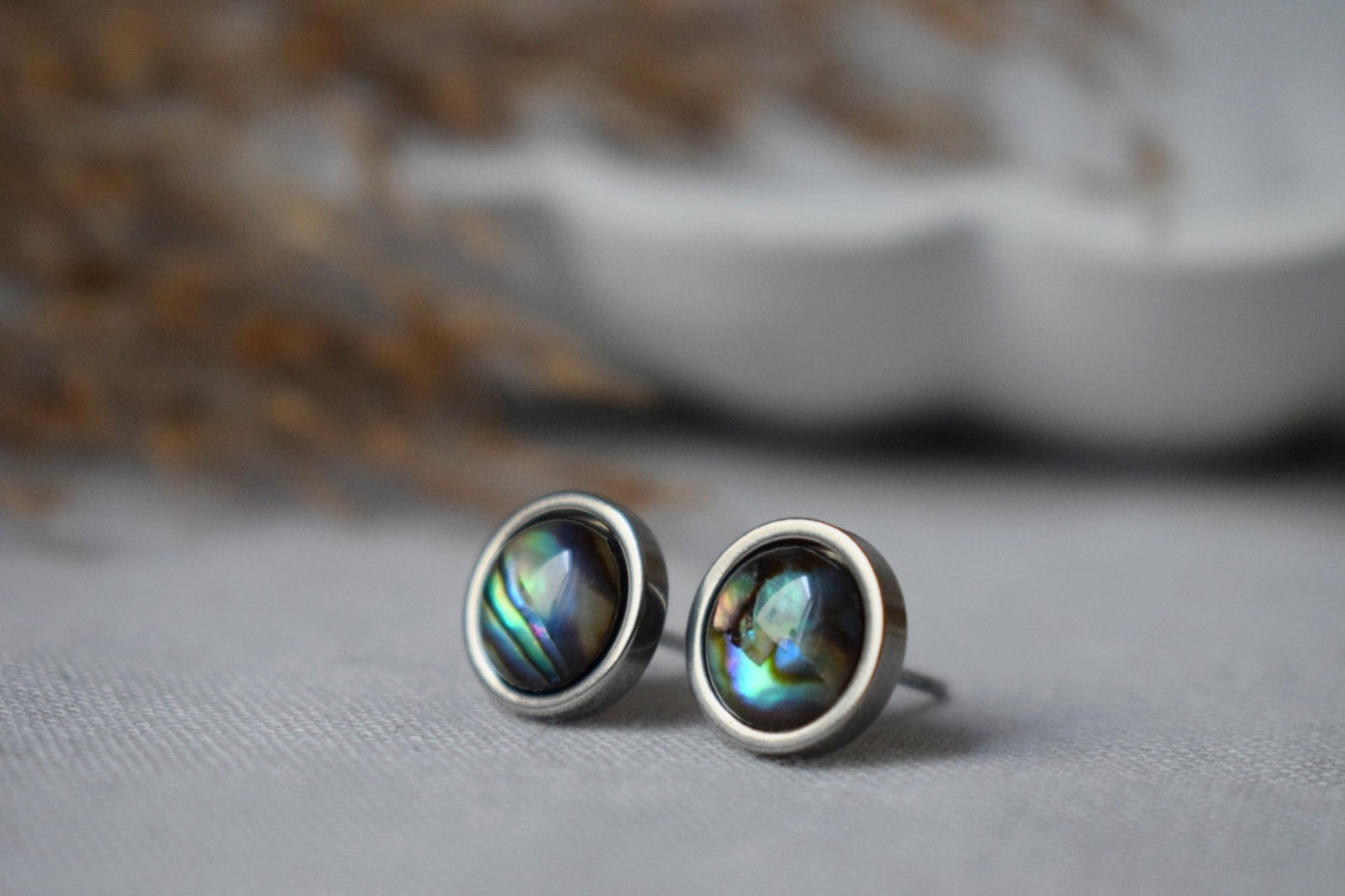 Ohrstecker aus Abalone-Muschel, Bunte Ohrstecker aus Perlmutt, 8 mm, rund, minimalistischer Perlenschmuck, Geschenk für Frauen