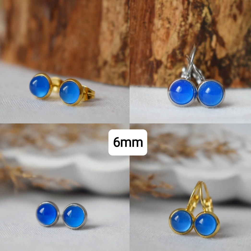 Mini-Ohrringe aus blauem Achat, 6 mm Edelstein-Ohrhänger, Kleine goldene Ohrringe, Edelstahl, Achat-Goldschmuck, handgefertigter Schmuck, Geschenk für sie