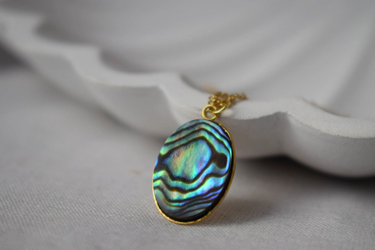 Natürliche Abalone-Muschelkette, Paua-Muschel, Abalone-Halskette mit ovalem Anhänger, Bunte Abalone, Abalone-Goldschmuck für Frauen