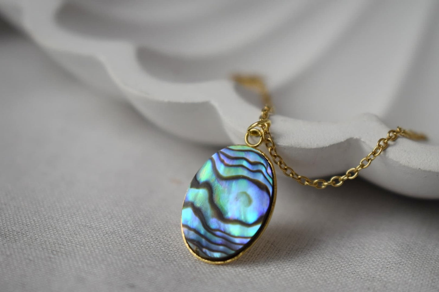 Natürliche Abalone-Muschelkette, Paua-Muschel, Abalone-Halskette mit ovalem Anhänger, Bunte Abalone, Abalone-Goldschmuck für Frauen