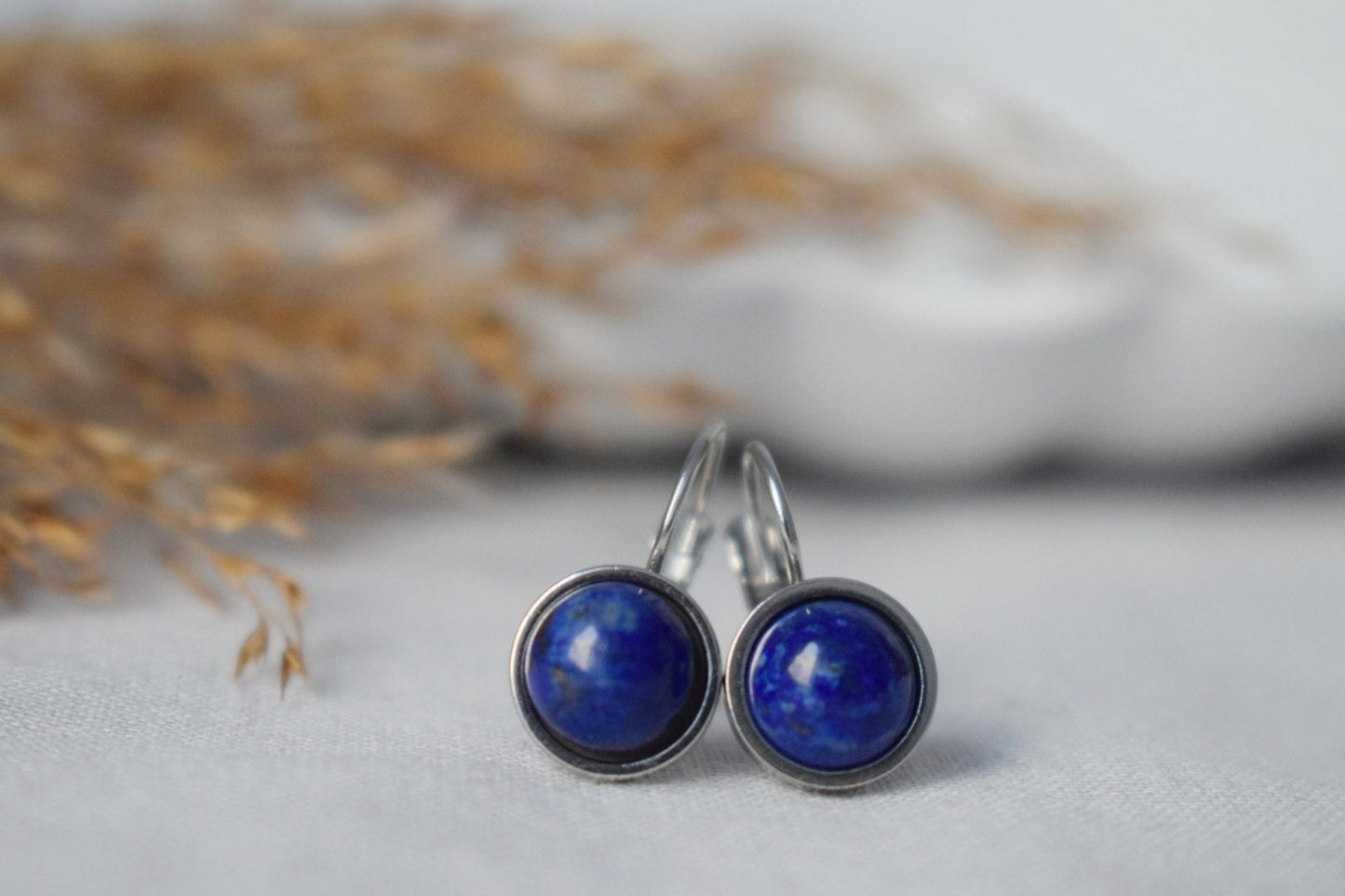 Kleine Lapislazuli-Ohrringe, Blaue Edelstein-Ohrringe, 10 mm Leverback-Ohrringe, runder Stein, September-Geburtsstein-Schmuck, Geschenk