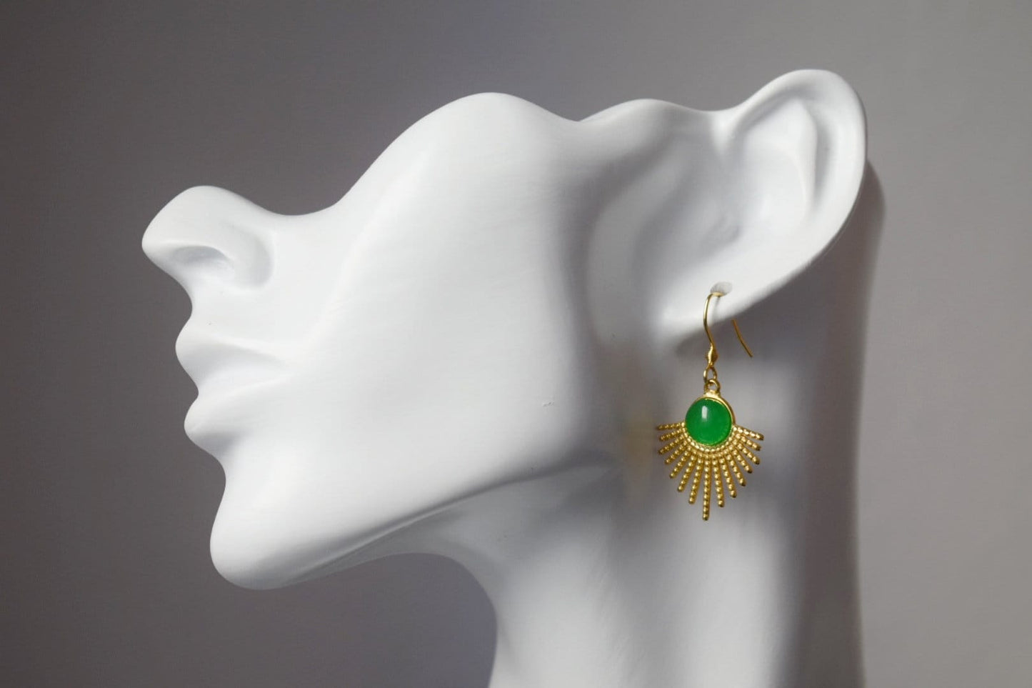 Grüne Jade Ohrringe Gold, Sonnenstrahlen baumelnde Ohrringe, Sunburst, Grüne Edelstein Tropfen Ohrringe, Celestial, Grüner Jade Schmuck, Geschenk für Sie