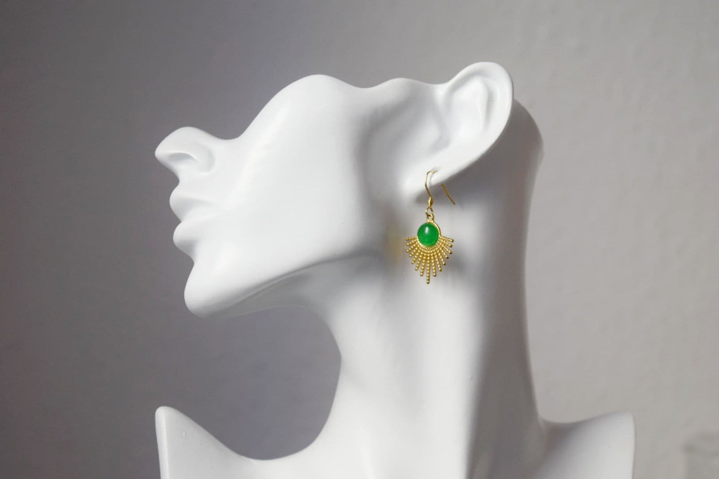 Grüne Jade Ohrringe Gold, Sonnenstrahlen baumelnde Ohrringe, Sunburst, Grüne Edelstein Tropfen Ohrringe, Celestial, Grüner Jade Schmuck, Geschenk für Sie