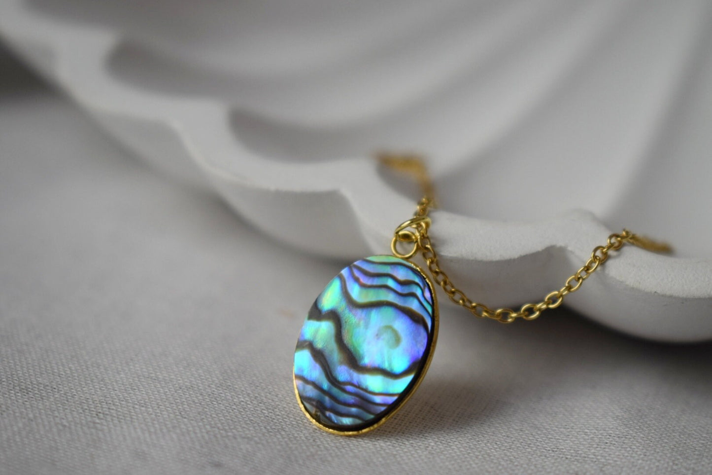 Natürliche Abalone-Muschelkette, Paua-Muschel, Abalone-Halskette mit ovalem Anhänger, Bunte Abalone, Abalone-Goldschmuck für Frauen