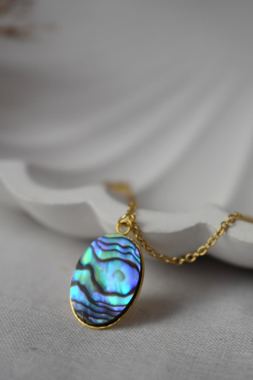 Natürliche Abalone-Muschelkette, Paua-Muschel, Abalone-Halskette mit ovalem Anhänger, Bunte Abalone, Abalone-Goldschmuck für Frauen