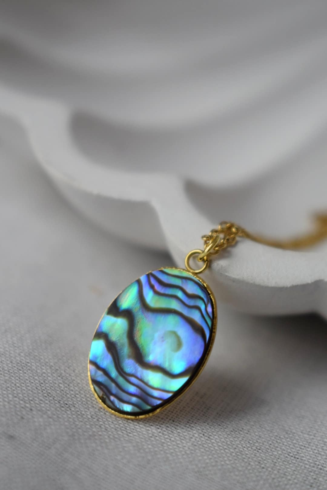 Natürliche Abalone-Muschelkette, Paua-Muschel, Abalone-Halskette mit ovalem Anhänger, Bunte Abalone, Abalone-Goldschmuck für Frauen