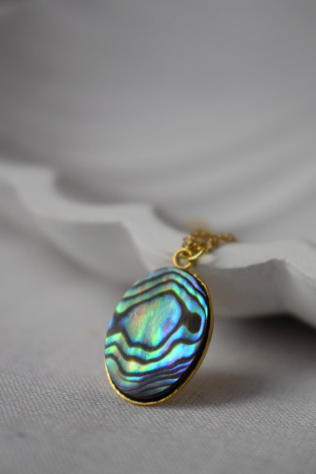 Natürliche Abalone-Muschelkette, Paua-Muschel, Abalone-Halskette mit ovalem Anhänger, Bunte Abalone, Abalone-Goldschmuck für Frauen