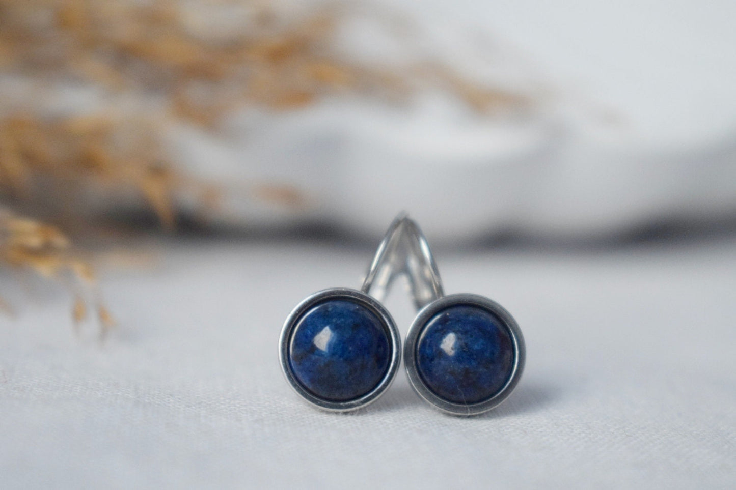 Kleine Lapislazuli-Ohrringe, Blaue Edelstein-Ohrringe, 10 mm Leverback-Ohrringe, runder Stein, September-Geburtsstein-Schmuck, Geschenk