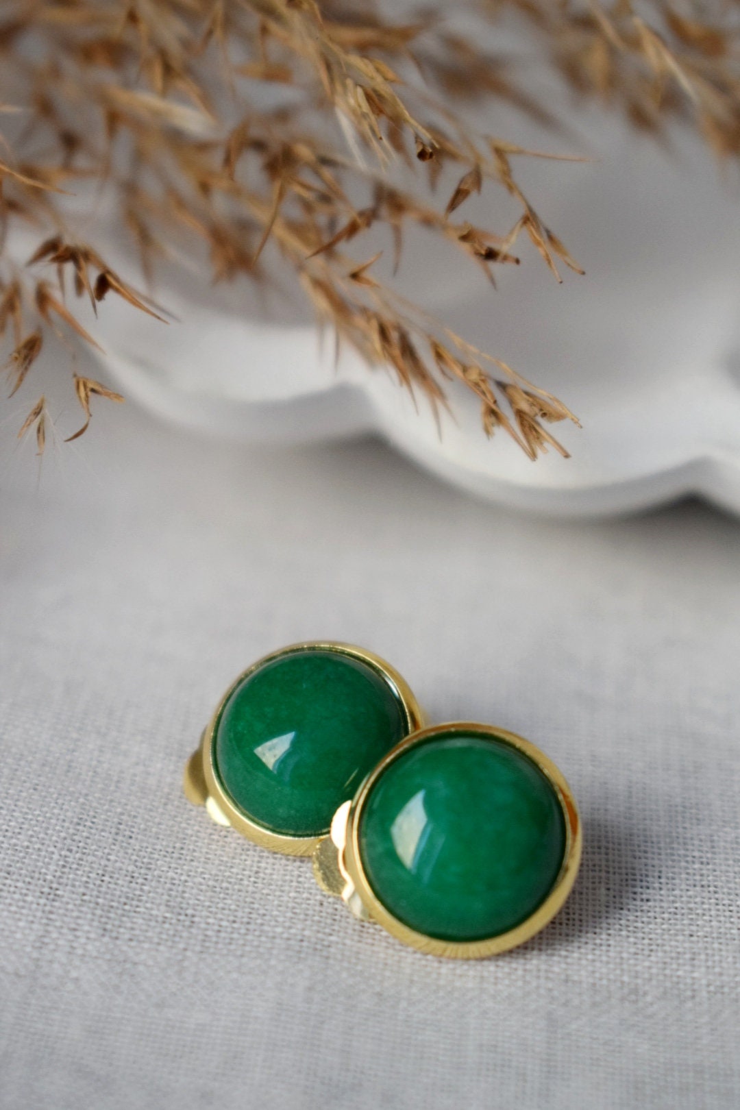 Grüne Jade Ohrclips gold, Ohrclips, Grüngoldene Ohrclips, Damen Ohrclips, Edelsteinclips, Geschenkideen zum Geburtstag