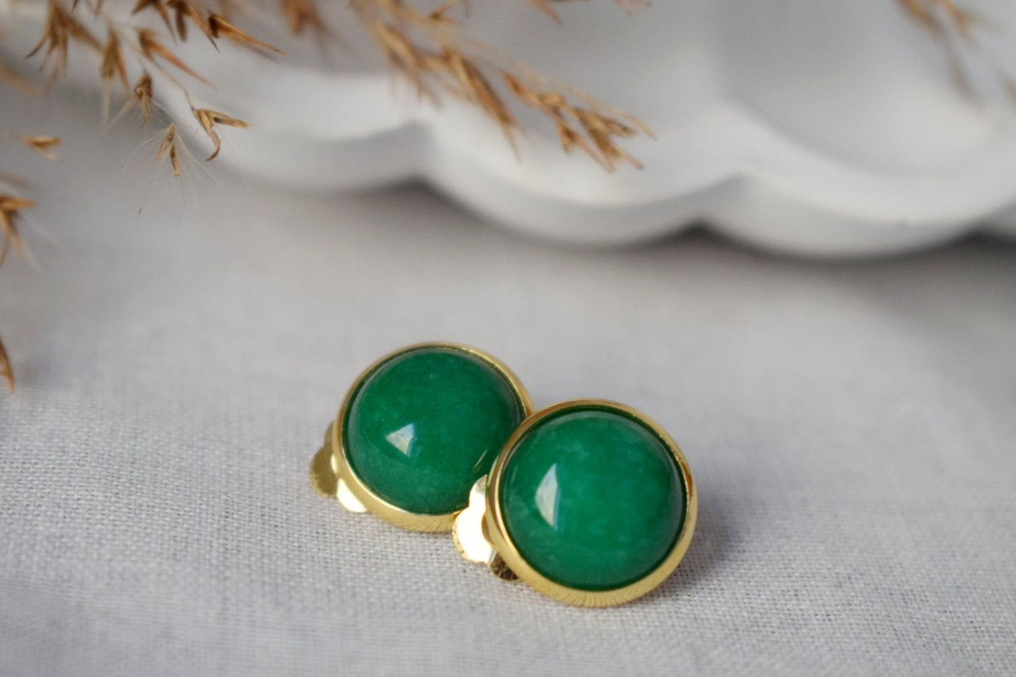 Grüne Jade Ohrclips gold, Ohrclips, Grüngoldene Ohrclips, Damen Ohrclips, Edelsteinclips, Geschenkideen zum Geburtstag