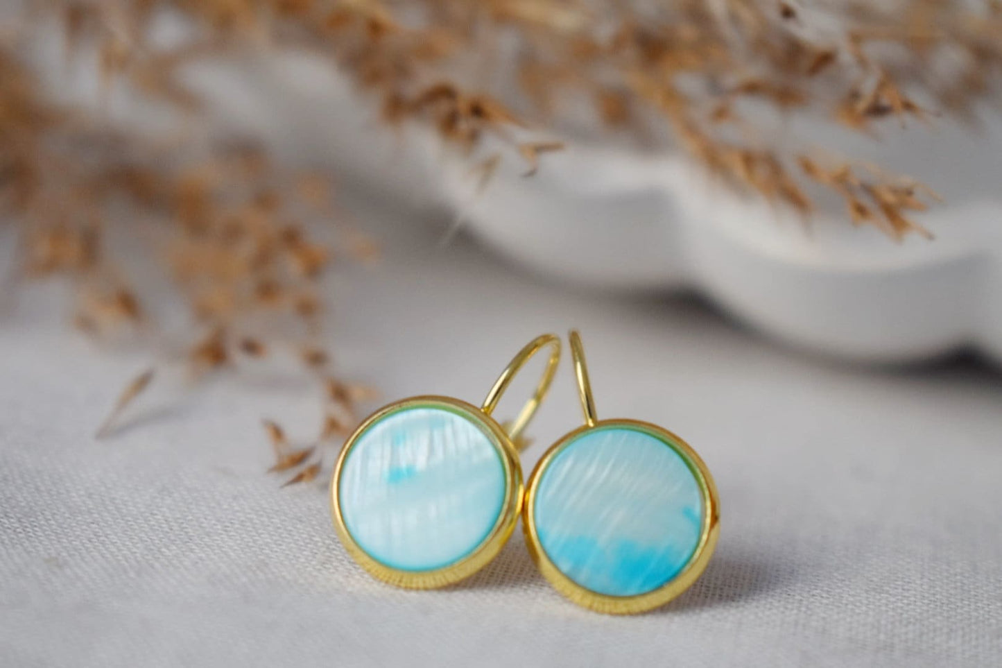 Perlmutt Ohrringe, Gold und Perlen Ohrringe, Cabochon, 10mm, Lever Back Ohrringe, Brautjungfern, Hochzeitsohrringe, Geschenk für Frauen