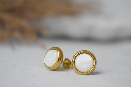 Ohrstecker aus Süßwasserperlen, 8 mm massive Goldohrstecker, Ohrstecker aus natürlichen Muscheln, Perlengoldohrringe, rund, Edelstahl, Perlengoldschmuck