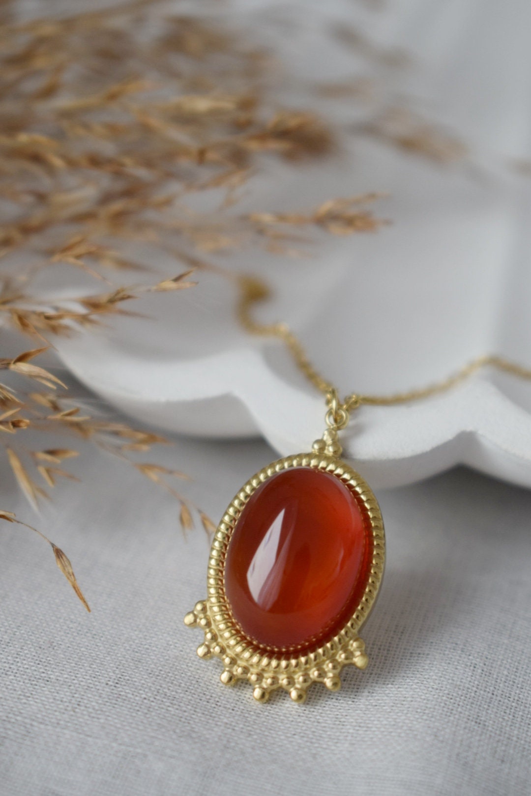 Rote Achat Halskette Gold, Ovale Edelstein Viktorianische Halskette für Frauen, Einzigartiger Anhänger, Stein Statement Halskette, Achat Schmuck, Geschenk für Sie