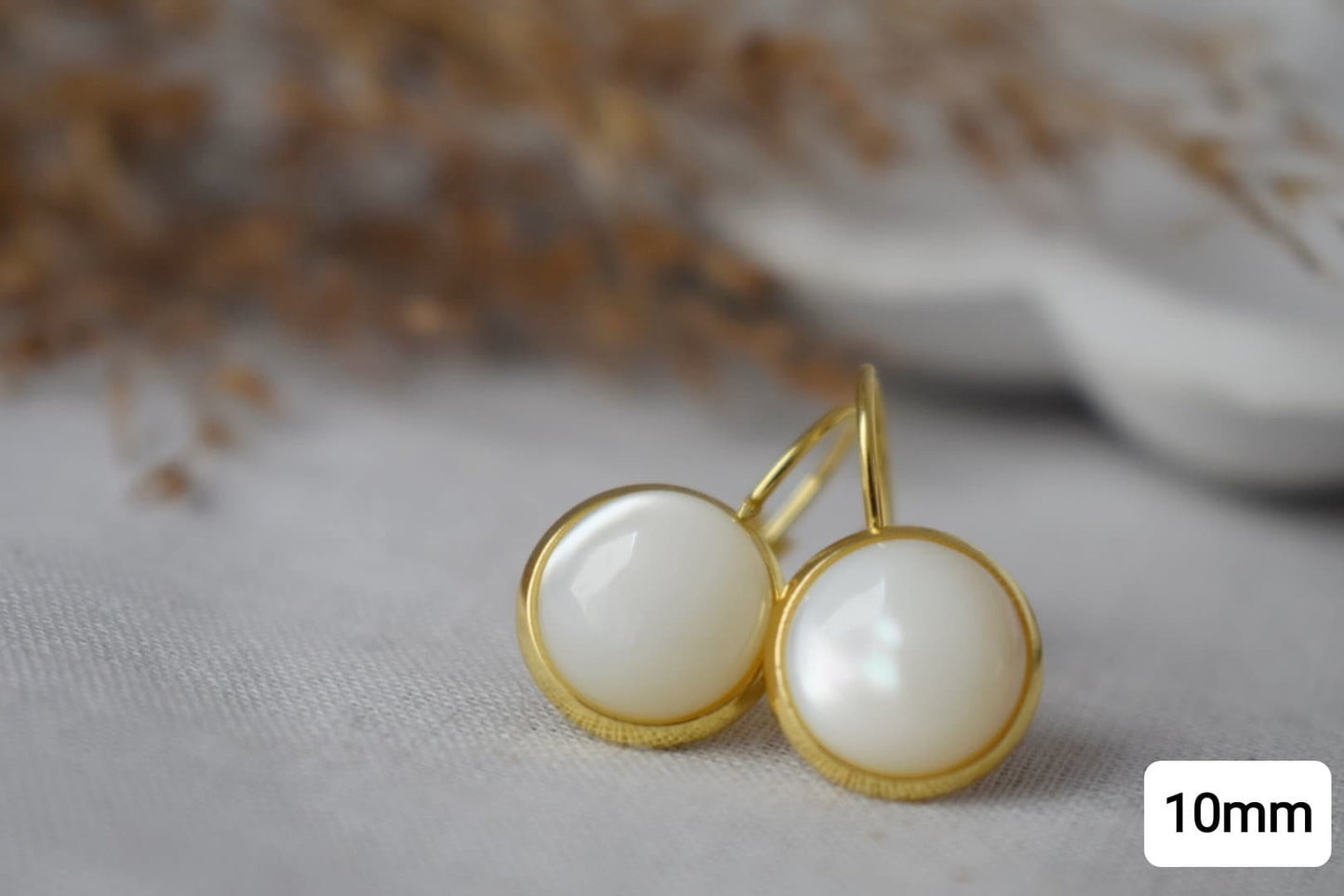 Perlmutt Ohrringe, Gold und Perlen Ohrringe, Cabochon, 10mm, Lever Back Ohrringe, Brautjungfern, Hochzeitsohrringe, Geschenk für Frauen