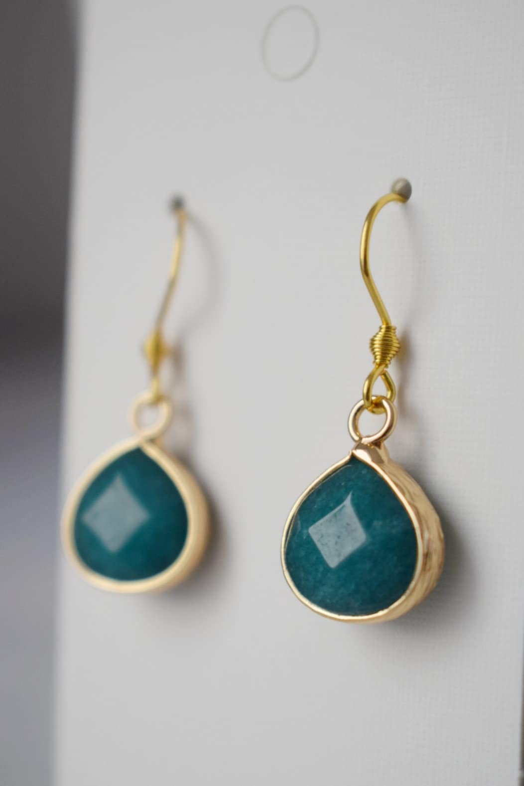 Türkis Petrol Jade Ohrringe, Tropfen facettierte Anhänger Ohrringe, Edelstein Hängende Ohrringe Frauen, Jade Schmuck, Geschenk für Sie