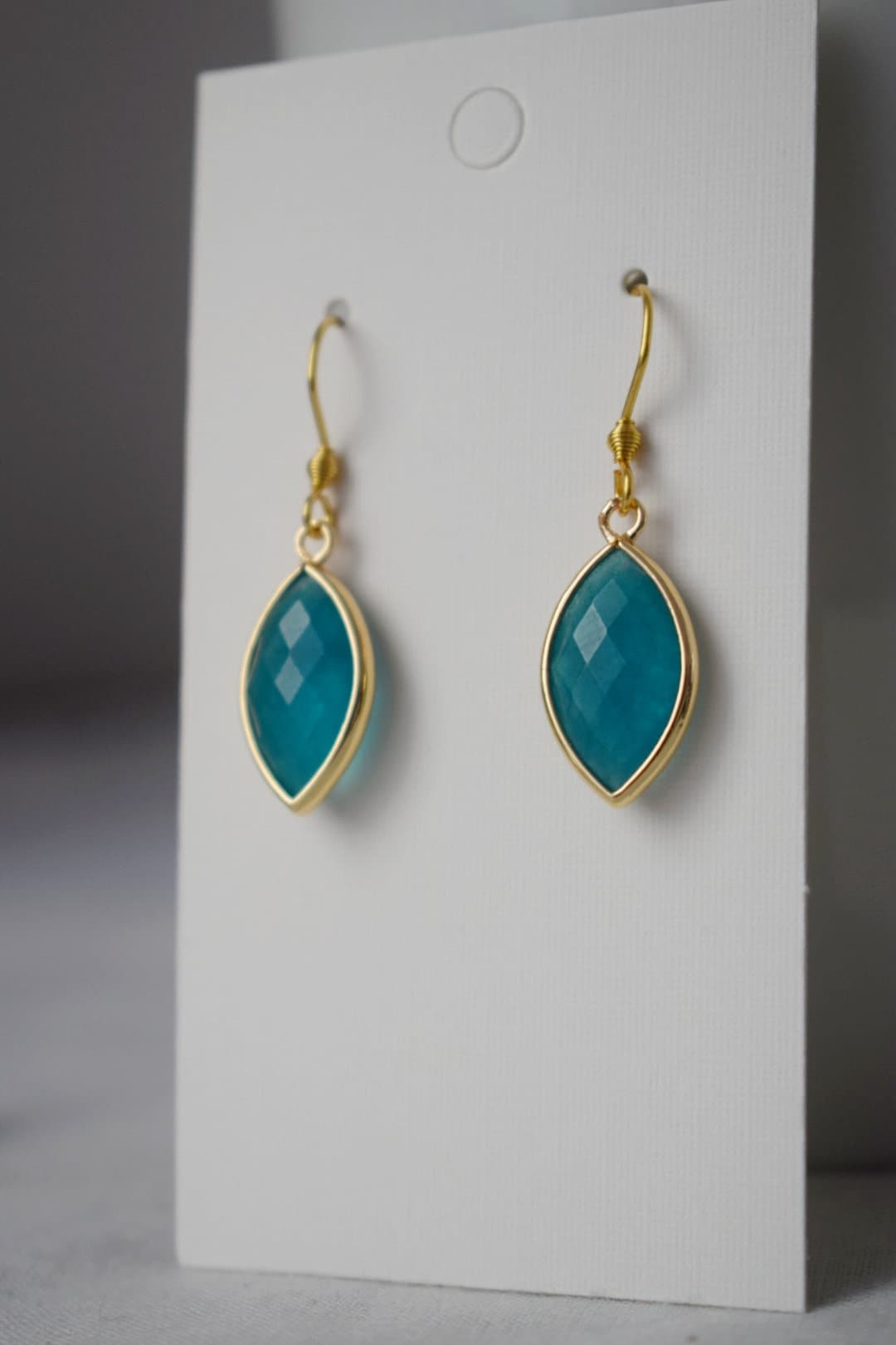 Aquamarin Jade Ohrringe, Facettierte Edelstein Ohrringe, Blau Gold Ohrhänger, Pferdeauge, Stein Hängeohrringe, Jade Gold Schmuck Geschenk