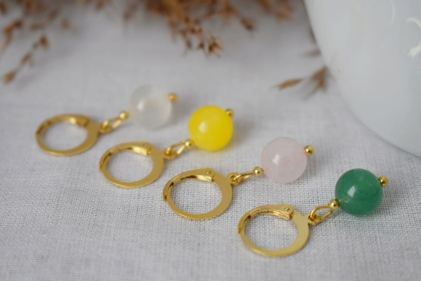 Kleine Edelstein-Ohrringe, Aventurin, Rosenquarz, Selenit, Gelbe Jade, Kugelohrringe, minimalistischer handgefertigter Schmuck, Geschenk für Sie