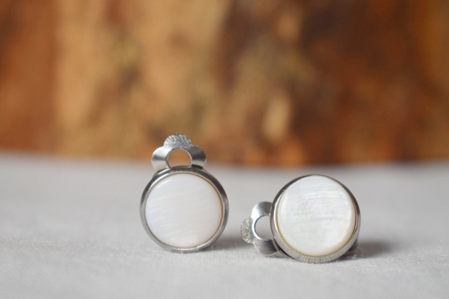 Perlmutt-Ohrclips, 12 mm, weiße Perle, Edelstahl, Perlen-Ohrclips für Frauen, nicht durchbohrte Ohrringe, Perlenschmuck
