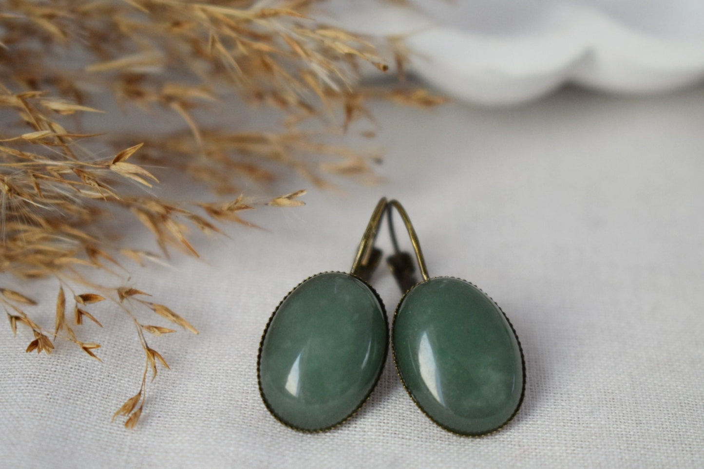 Grüne Aventurin Vintage Ohrringe, Edelstein Ohrringe mit Hebelverschluss, Grüner Stein, Baumeln, Hängend, Oval, Antik Bronze, Aventurin Schmuck