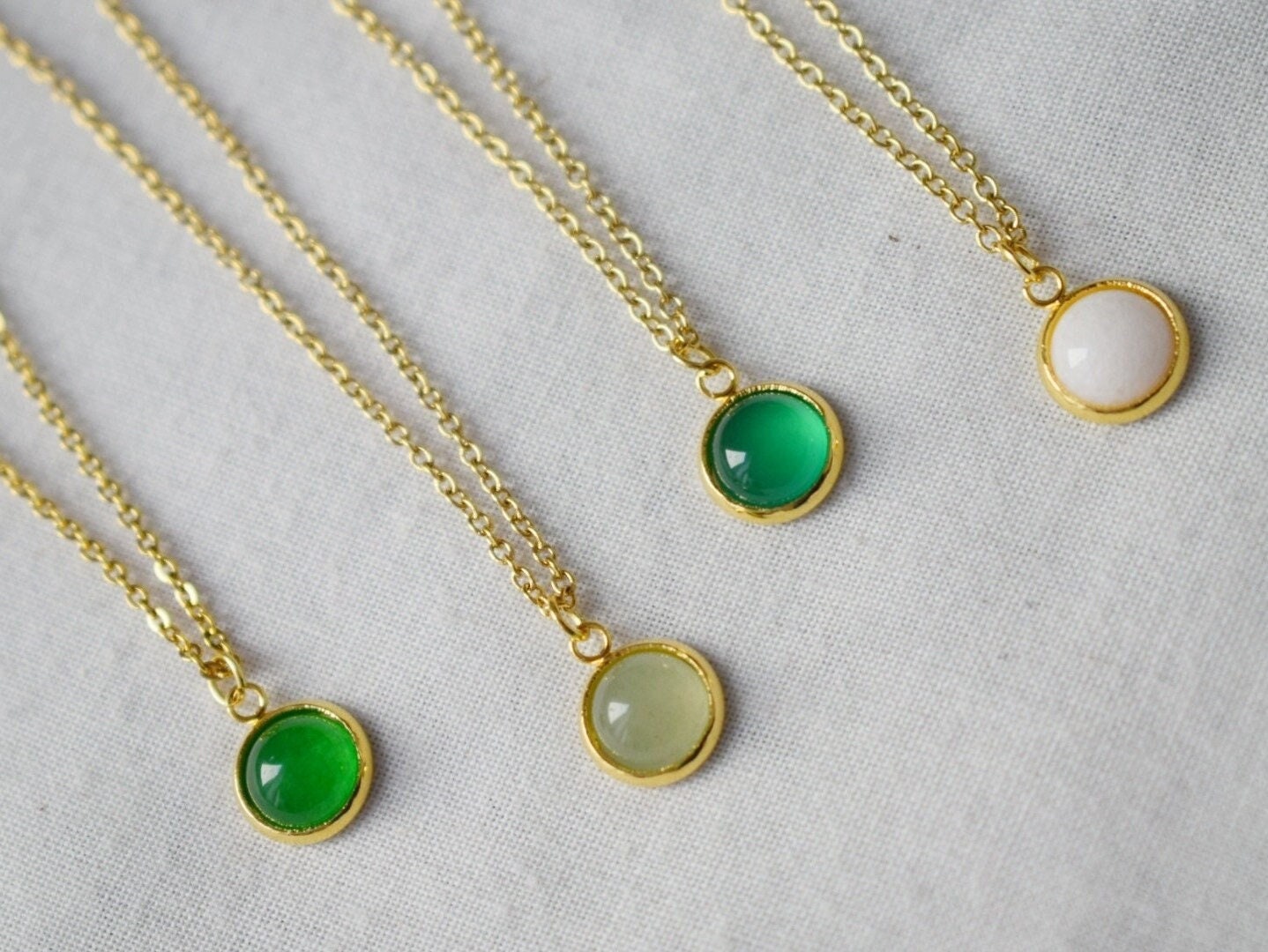 Minimalistische Edelsteinkette Gold für Damen, grüne Jade, Aventurin, grüner Achat, weiße Jade, 6mm Anhängerkette, Lagenkette, Geschenk
