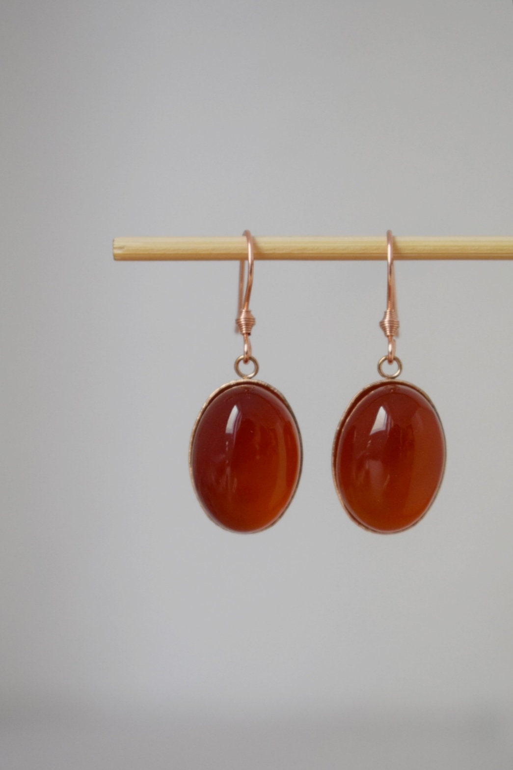 Rote Achat Ohrringe, Ovaler Edelstein Anhänger, Baumelnde Ohrringe, Edelstahl, Geburtsstein, Rosévergoldeter Schmuck, Geschenk für Sie