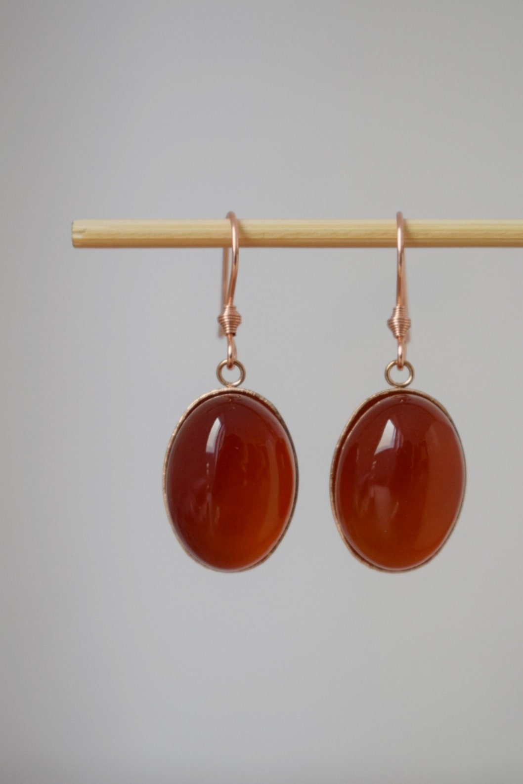 Rote Achat Ohrringe, Ovaler Edelstein Anhänger, Baumelnde Ohrringe, Edelstahl, Geburtsstein, Rosévergoldeter Schmuck, Geschenk für Sie