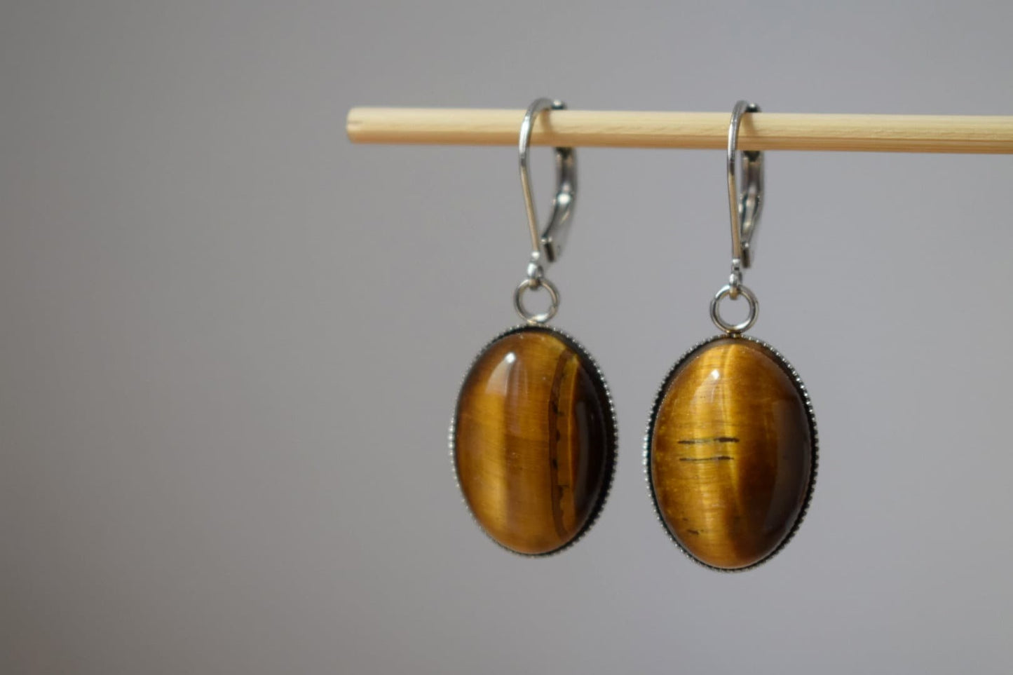 Tigerauge Creolen, Ovaler Edelstein-Anhänger, Goldbraune Stein-Ohrhänger, Chakra-Schmuck für Frauen, Weihnachtsgeschenk