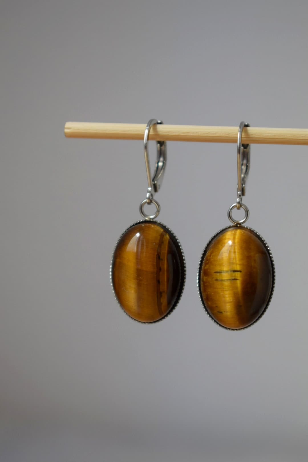 Tigerauge Creolen, Ovaler Edelstein-Anhänger, Goldbraune Stein-Ohrhänger, Chakra-Schmuck für Frauen, Weihnachtsgeschenk