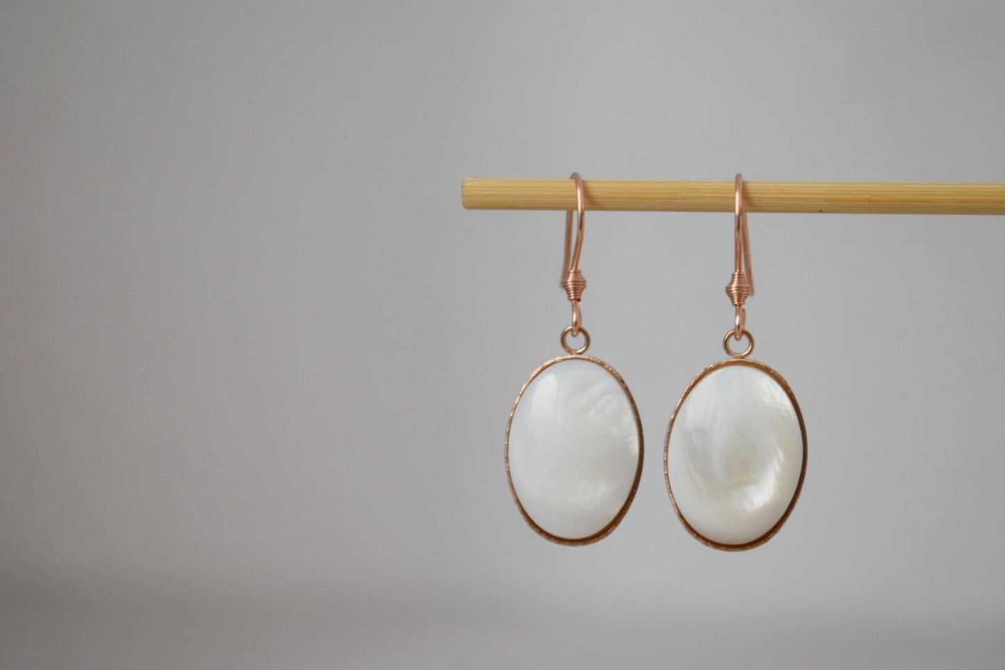 Süßwasserperlen Ohrringe, Roségold Ohrringe, Ovaler Muschel Anhänger, Brautjungfern, Hochzeit Roségold Schmuck, Handgemachtes Geschenk für Sie