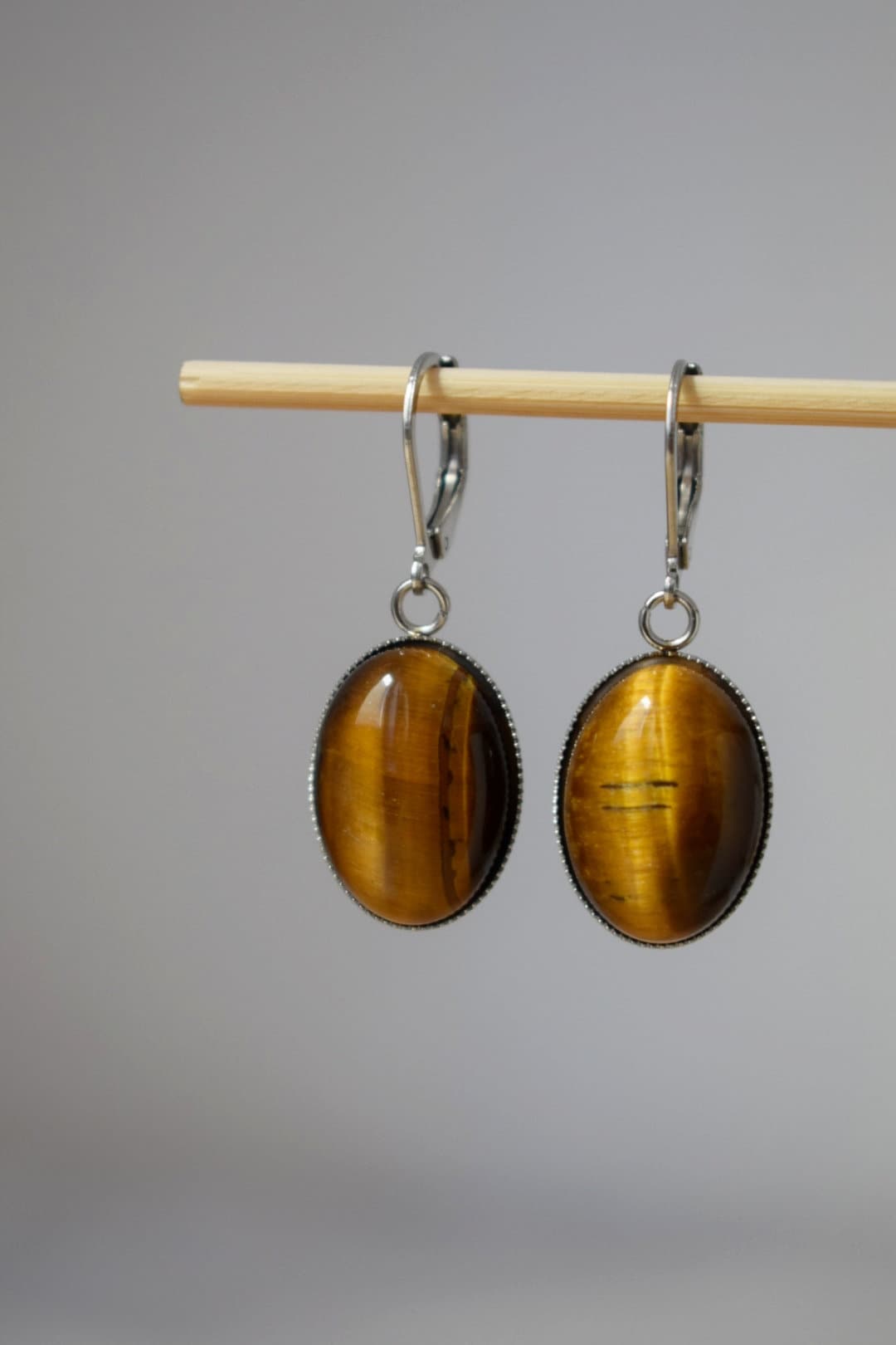Tigerauge Creolen, Ovaler Edelstein-Anhänger, Goldbraune Stein-Ohrhänger, Chakra-Schmuck für Frauen, Weihnachtsgeschenk