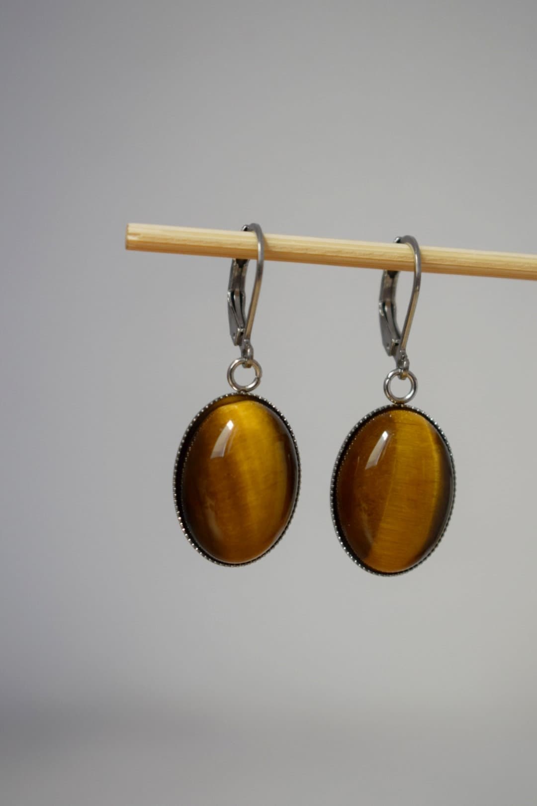 Tigerauge Creolen, Ovaler Edelstein-Anhänger, Goldbraune Stein-Ohrhänger, Chakra-Schmuck für Frauen, Weihnachtsgeschenk