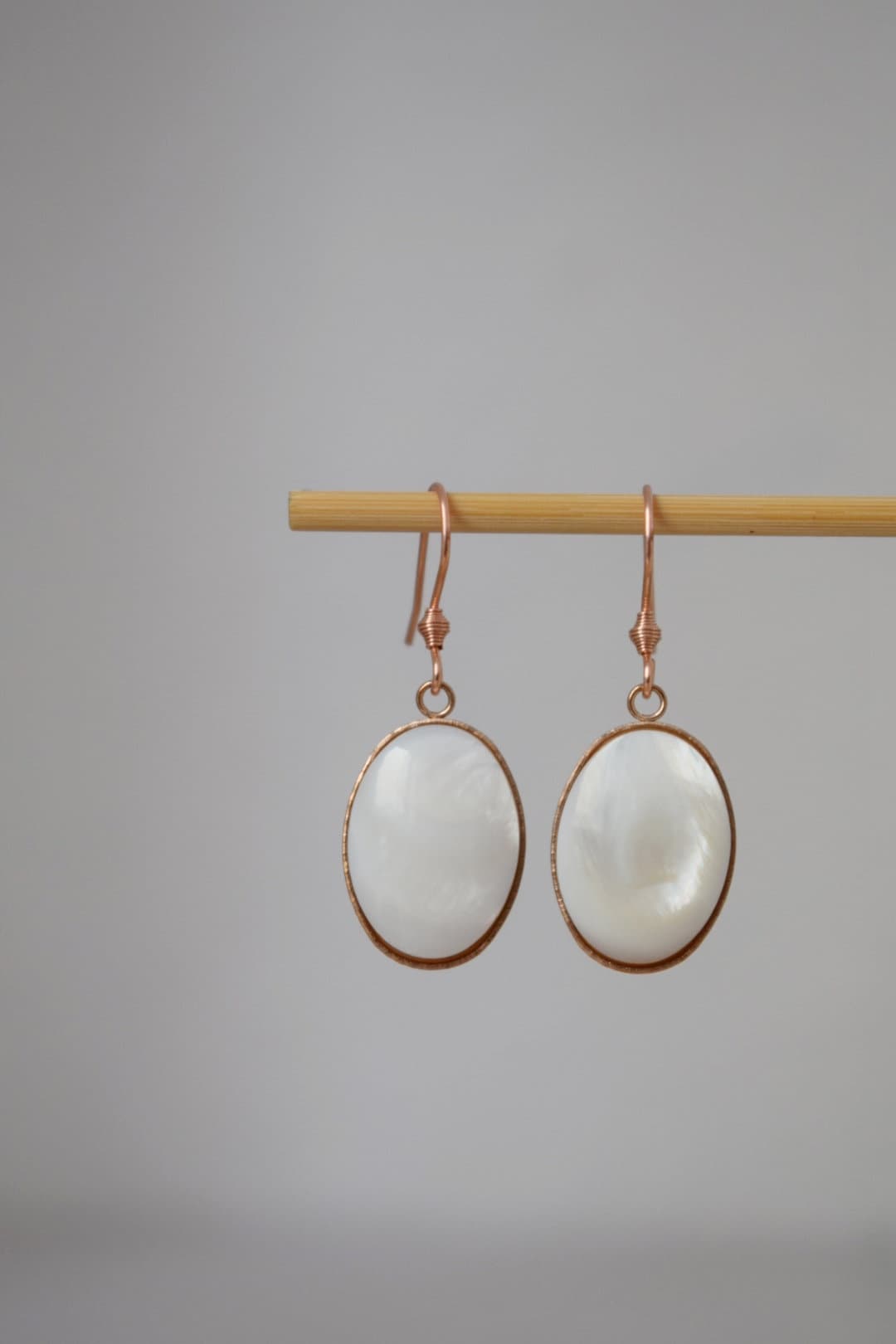 Süßwasserperlen Ohrringe, Roségold Ohrringe, Ovaler Muschel Anhänger, Brautjungfern, Hochzeit Roségold Schmuck, Handgemachtes Geschenk für Sie