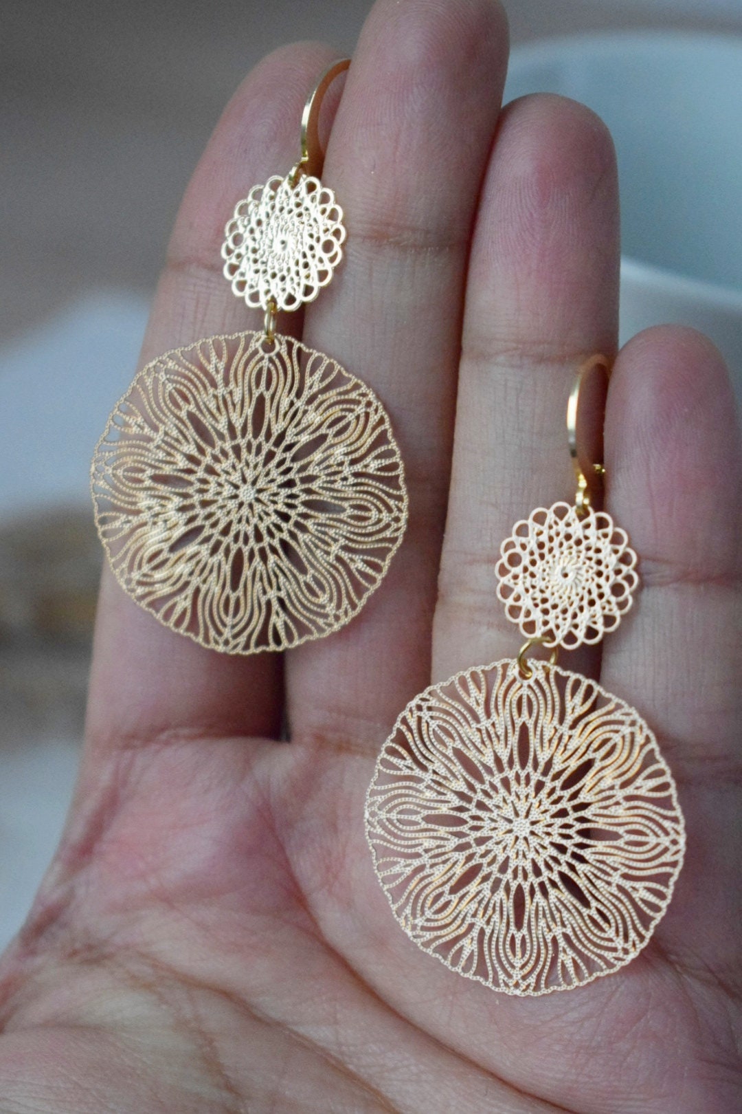 Ornament-Ohrringe für Frauen, Lange vergoldete Mandala-Ohrringe, Edelstahl-Ohrringe, filigrane Boho-Creolen, Schmuckgeschenk für Sie