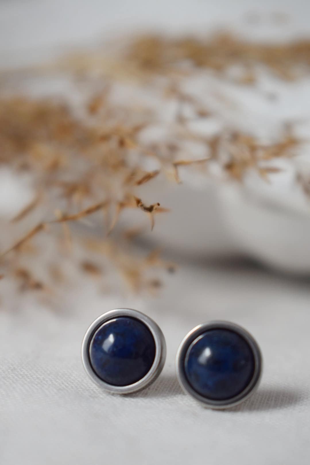 Lapislazuli-Ohrstecker aus Edelstahl, rund, 8 mm, dunkelblauer Edelstein, Geburtsstein für September, Unisex-Schmuckgeschenk