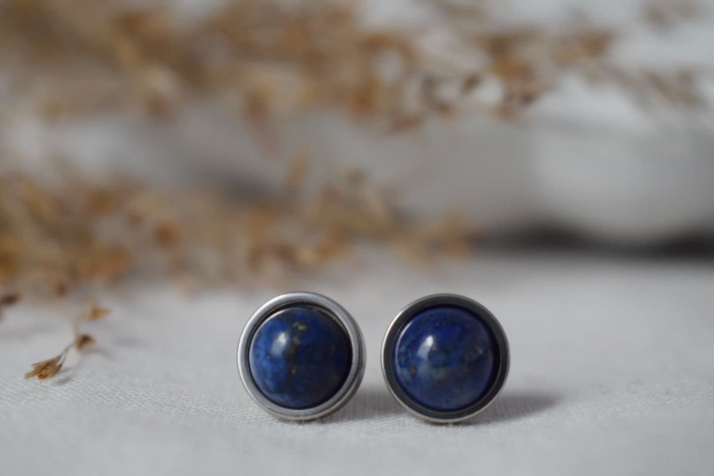 Lapislazuli-Ohrstecker aus Edelstahl, rund, 8 mm, dunkelblauer Edelstein, Geburtsstein für September, Unisex-Schmuckgeschenk